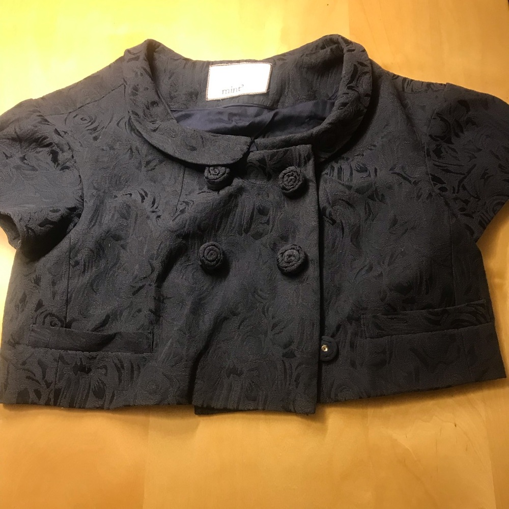 Vintage Unique Black floral Cropped Blazer